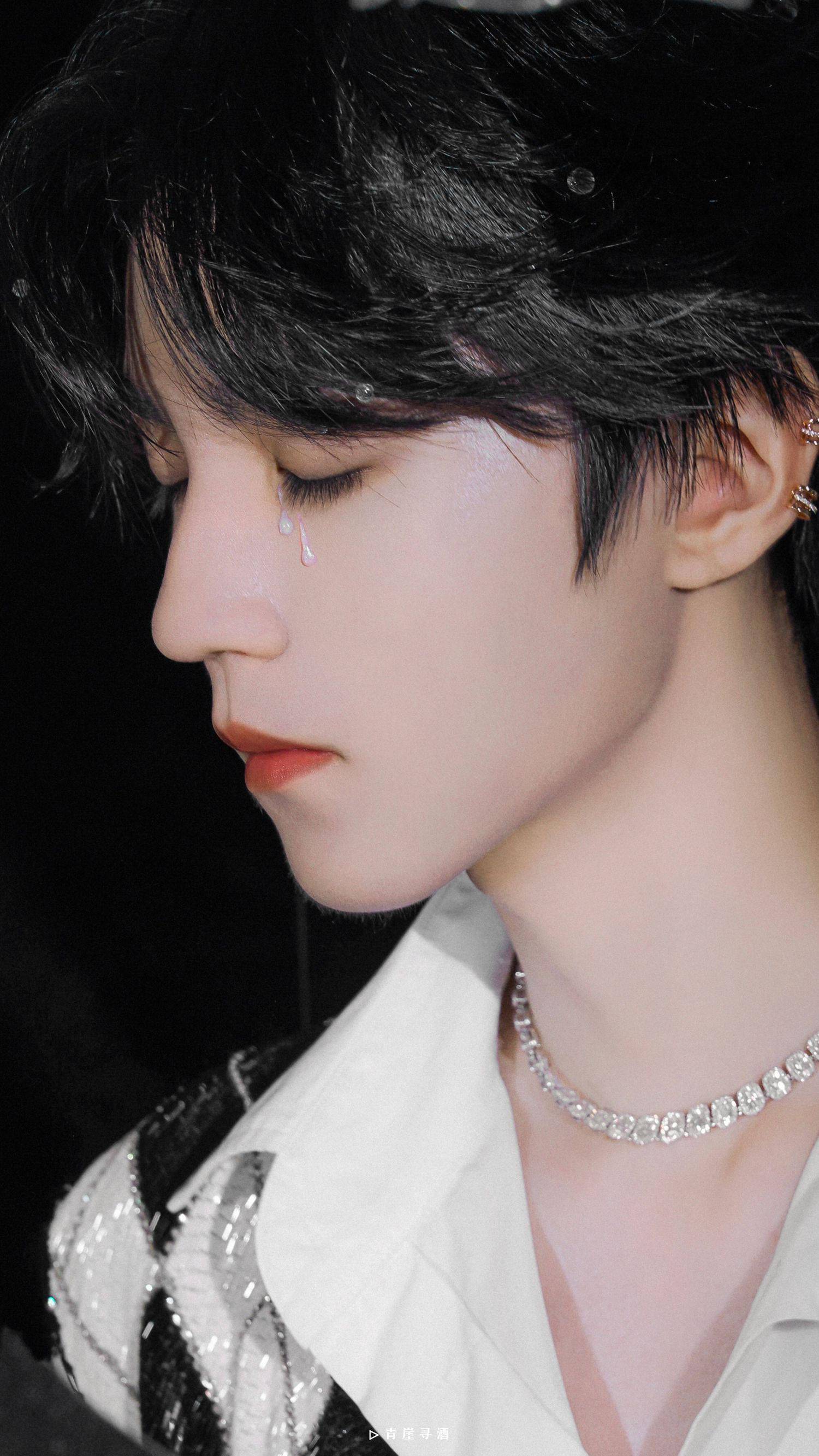 王俊凯的绝美泪痕妆  仿佛就是上帝的杰作