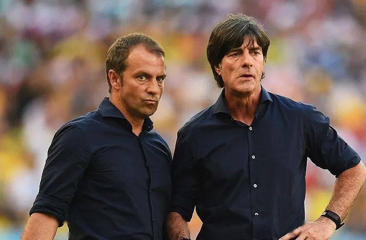 弗利克与勒夫在弗利克任下重新成为防线栋梁的博阿滕说道:"弗利克是一