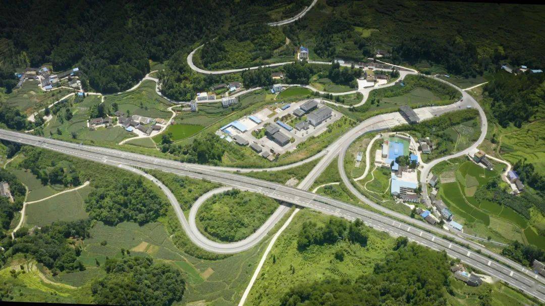 6969天文镇位于瓮安县北部美丽的乌江河畔,地处瓮安,余庆,湄潭三