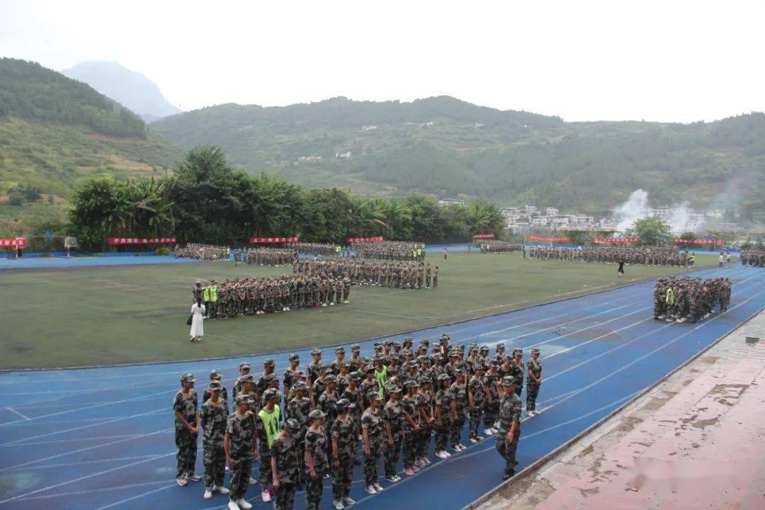 青春集结古蔺中学开启新生军训旅程