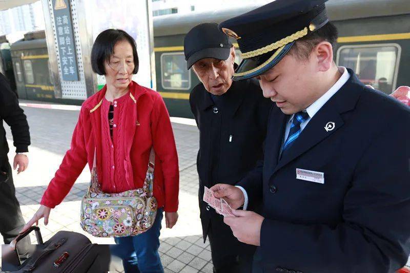 向榜样学习丨"暖心铁路小哥"杜智勇 用生命守护旅客安全的英勇斗士