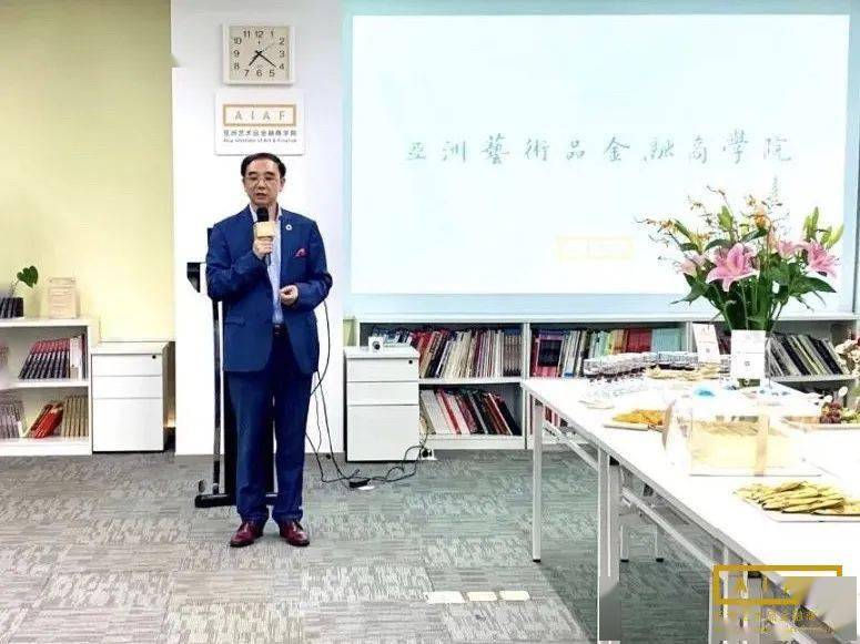 活动伊始,学院的院长助理杨李燕铭女士向各位来宾汇报了学院在疫情