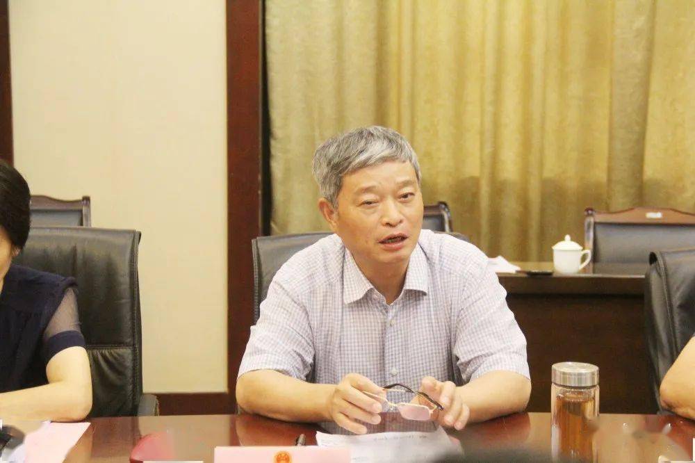 市人大常委会党组成员副主任李润金率调研组到修水专题调研这项工作