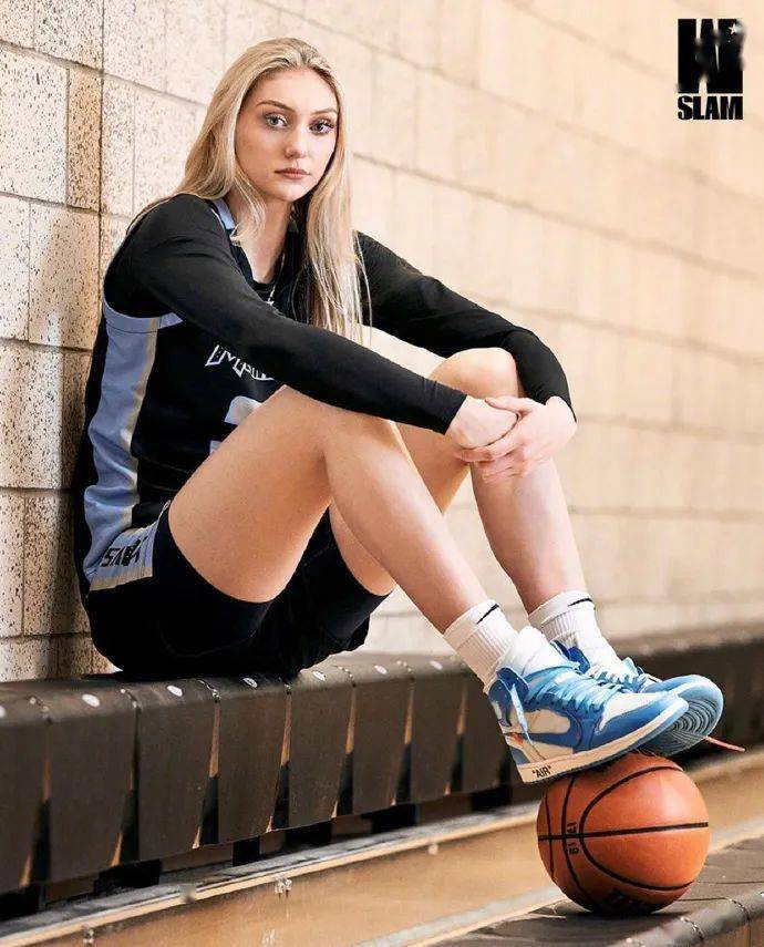 cameron brink外形出众,尤其是一双大长腿超过一米一,如果不打球,凭借