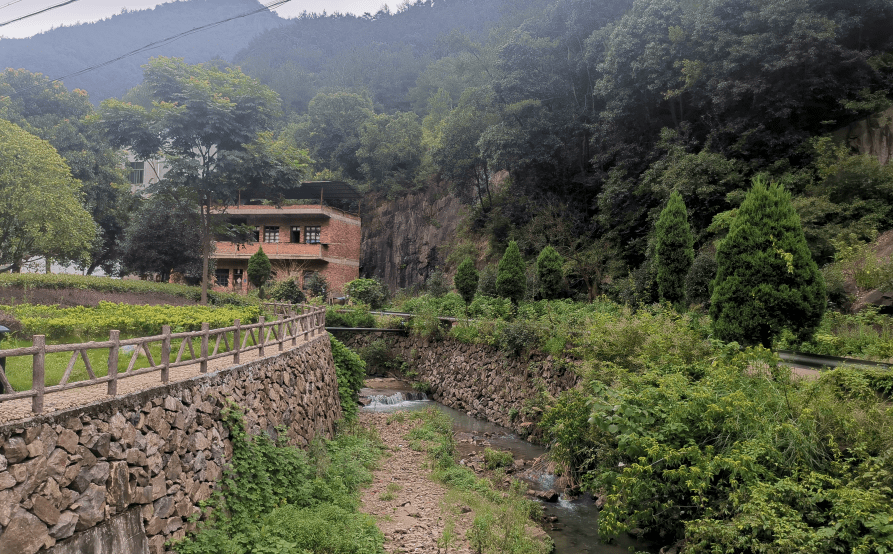 永康这座小山城宛如世外桃源还藏着明朝皇帝所赐的川堂石