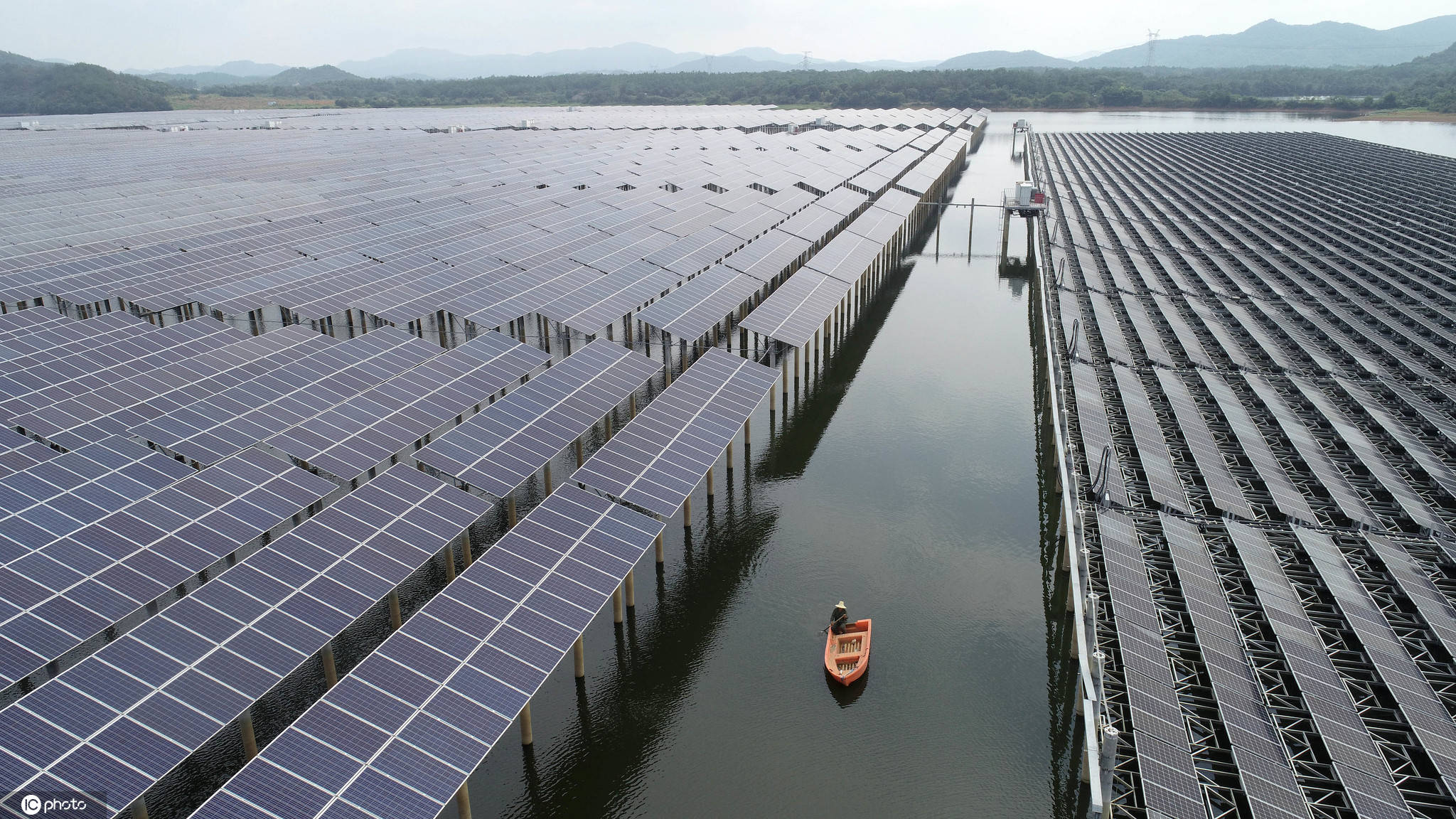 江西东乡:渔光互补 助力脱贫_水库