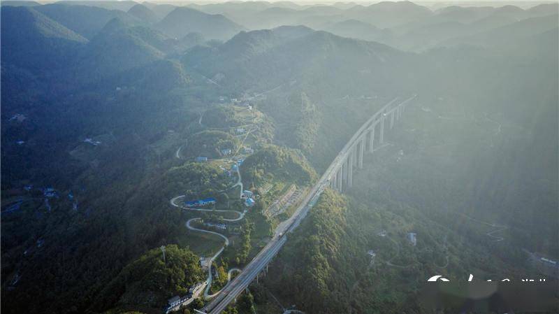 工程——四渡河大桥位于湖北省恩施土家族苗族自治州巴东县野三关镇