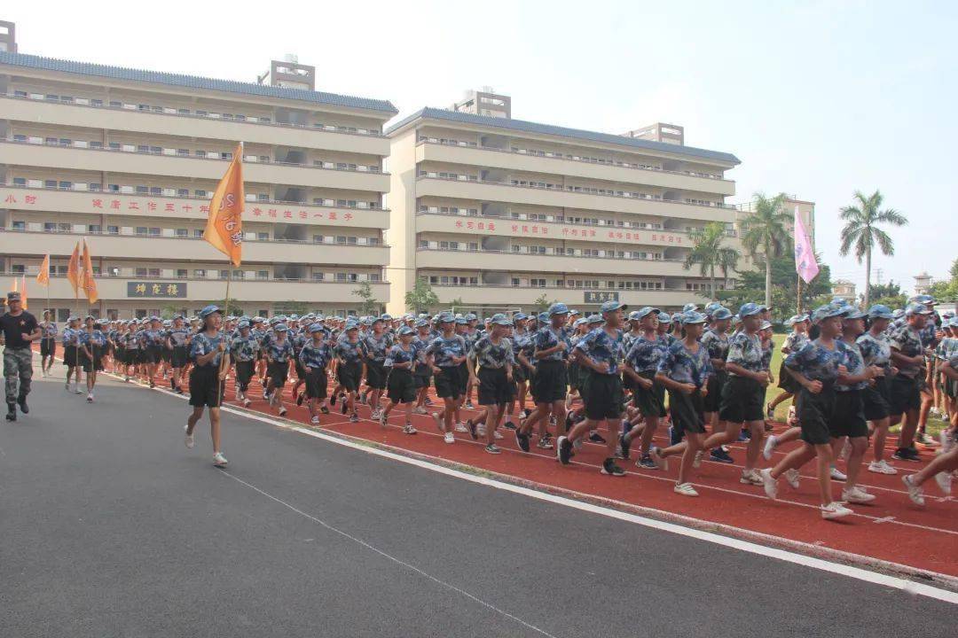 乘风破浪砺壮志,披荆斩棘今胜昔——博罗龙山学校初中部军训顺利闭营