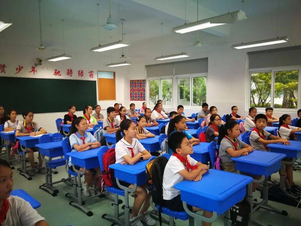 多彩徐中徐行中学拍了拍你欢迎你新同学