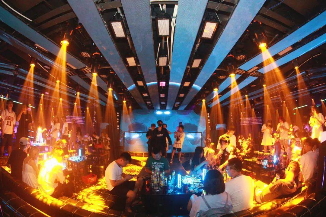 柳州这个夜生活视频你肯定没见过!太诱惑……_酒吧