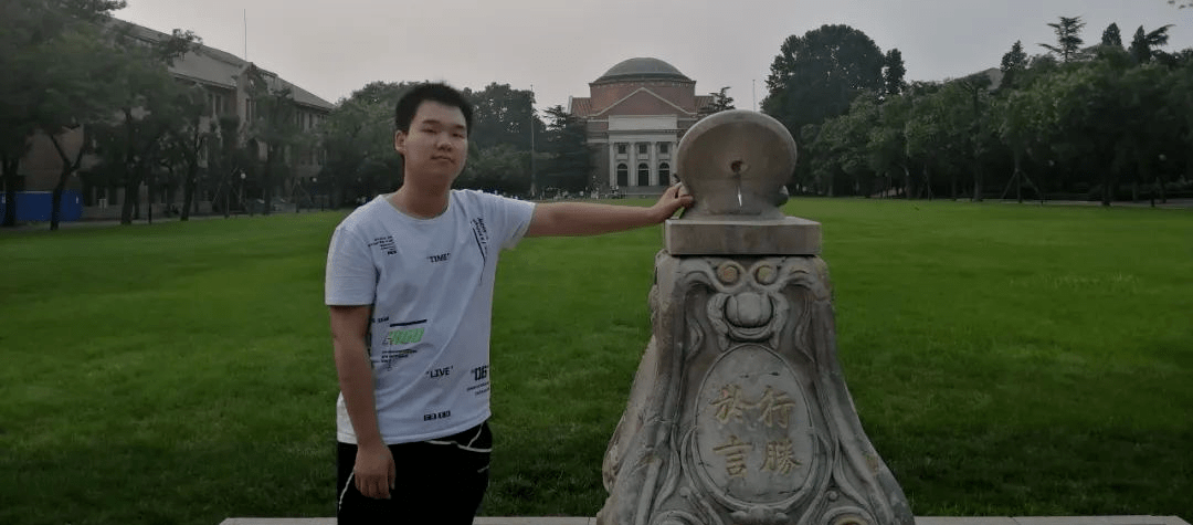 湖南省文科状元707分刷屏!看到他的家庭后,大家沉默了……_李昊