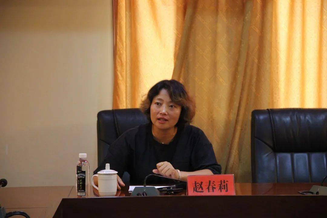 赵春莉老师分别从石阡县情,基层服务,文明礼仪,情商管理等方面为志愿