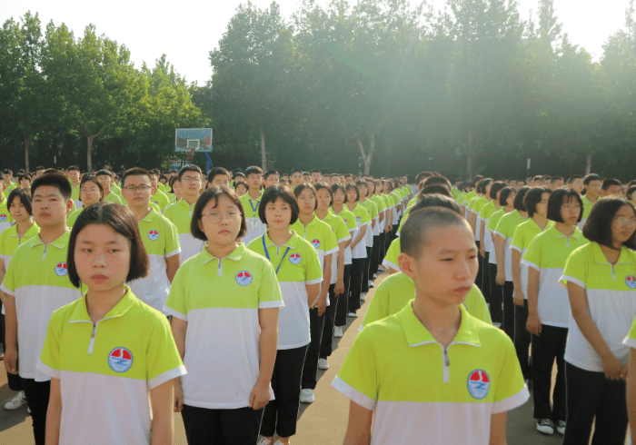 爱国责任成长平阴县实验中学举行新学期升旗仪式暨开学典礼67