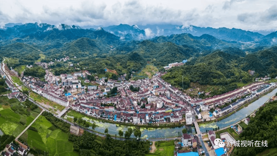 专家组一行先后来到三江新村的万佛心谷项目,沙埂村九九老年公寓现场