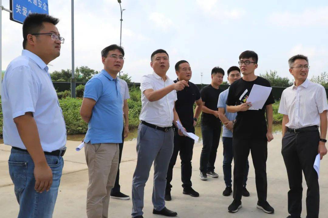 包福鑫一行实地查看了扬州东站综合客运枢纽工程站前