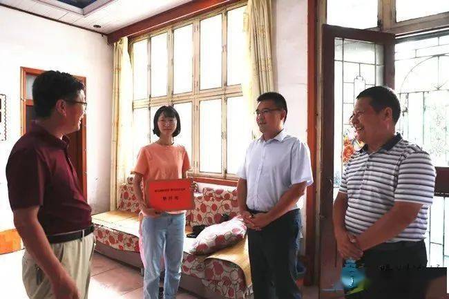 8月31日下午,西岗镇党委副书记,镇长杨青霖,党委委员,宣传委员赵政伟