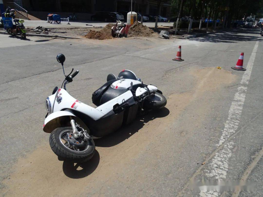 这些电动车属摩托车范畴上路需遵守对应交规