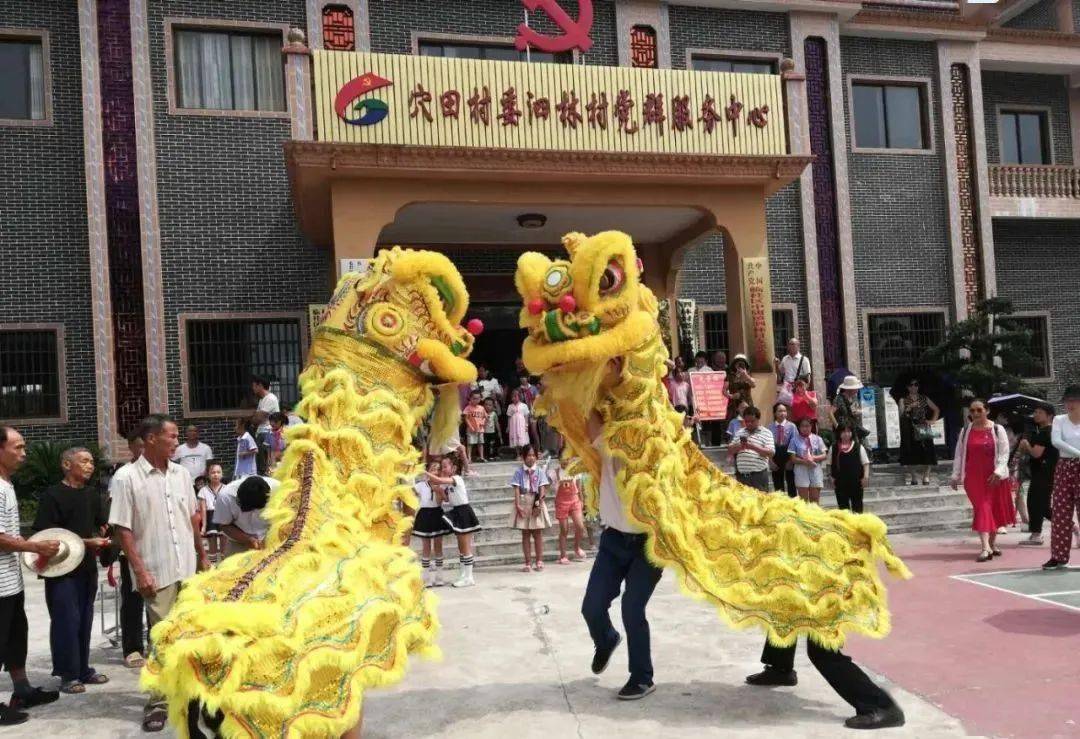 林村文化室开展为今年考上大学的6名大学生颁发光宗耀祖牌匾与奖学金