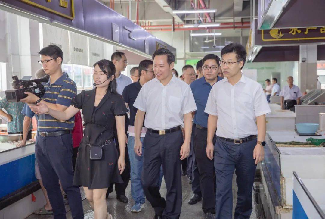 市副市长蒋锋一行在溧阳市领导叶明华,刘新农和戴埠镇党委书记陈波