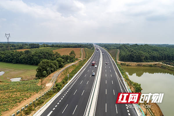 g5517长常北线高速长益段通车后首个周末:"堵王"的帽子该"摘"了