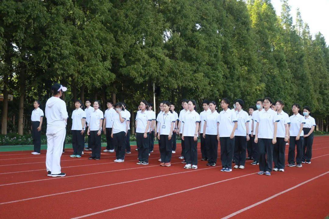 又见蓝色校服2023届新生入学