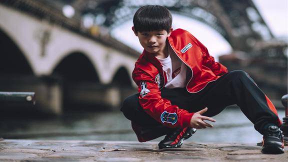 justedebout巴黎总决赛中国小孩获得冠军自古英雄出少年