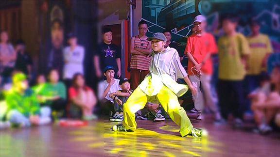 日本18岁天才少女hiphop超强battle现场膝盖简直超神