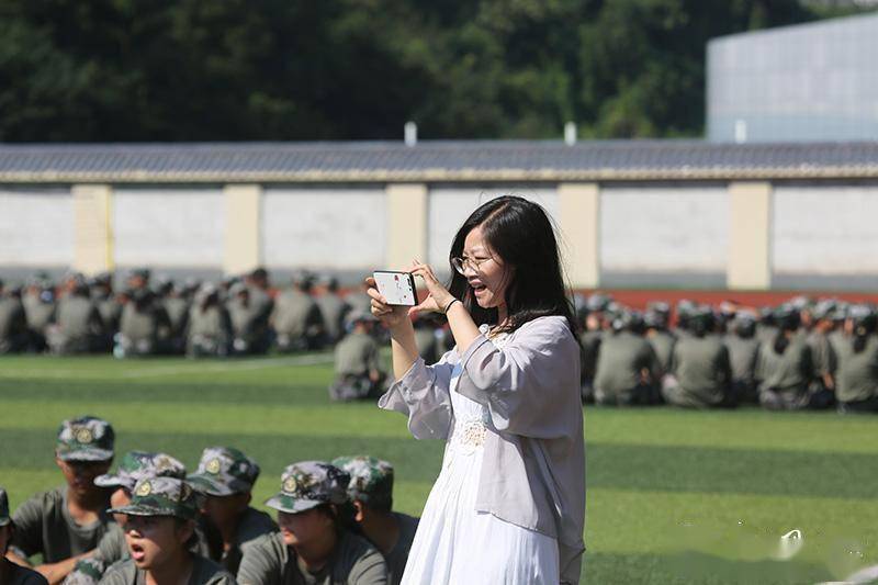 湖北秭归:800余名新生接受军训_职教中心
