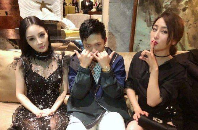 李小璐晒甜馨“张飞妆”,简直就是翻版贾乃亮