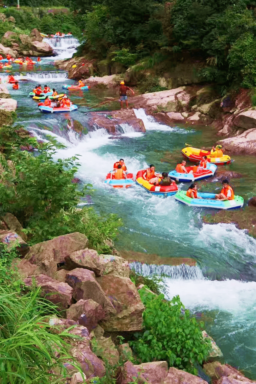 五号选手|尚书峡瀑漂流峡瀑漂流比较"温柔",所以也更加适合亲子出游.