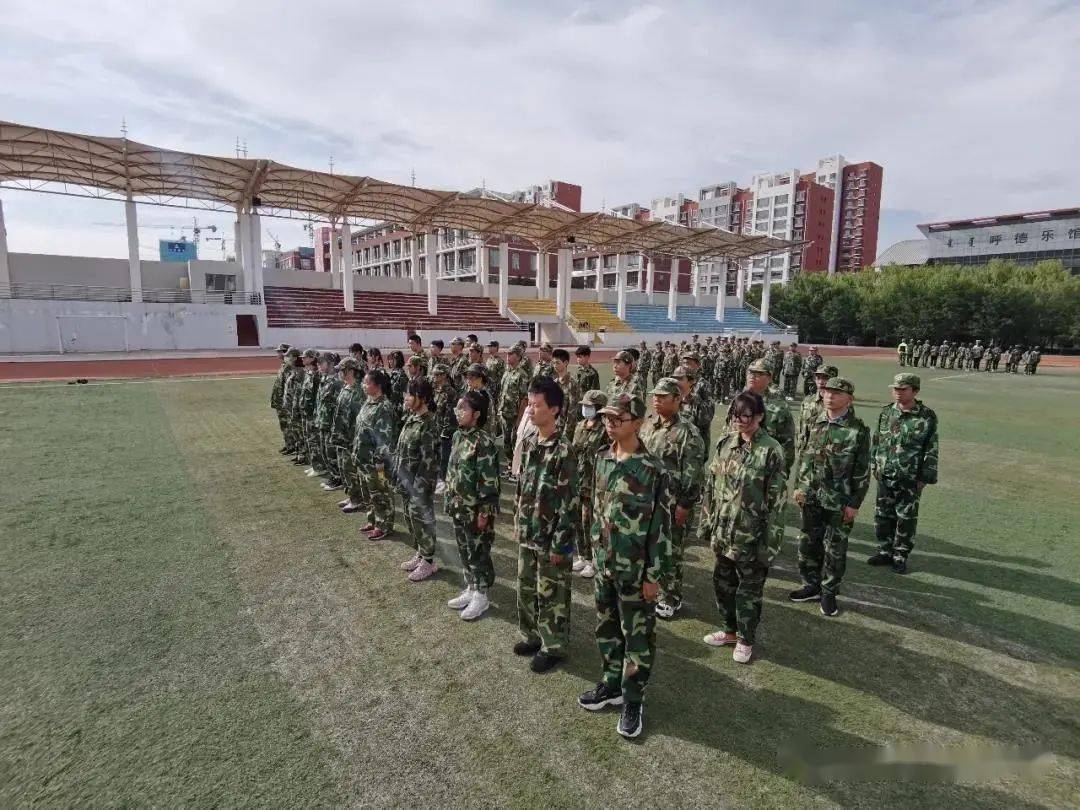 雏鹰初展翅青春似骄阳包头市蒙古族中学初一高一新生军训纪实