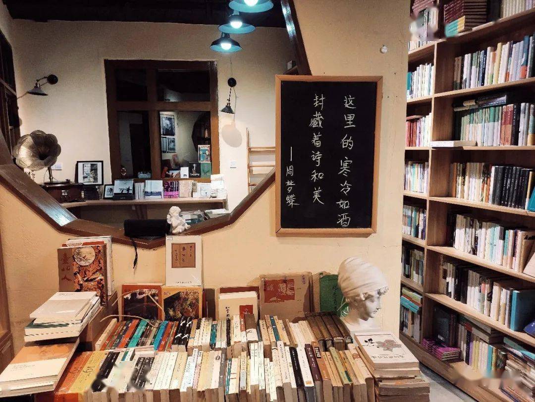 阿克梅书店一角.受访者供图