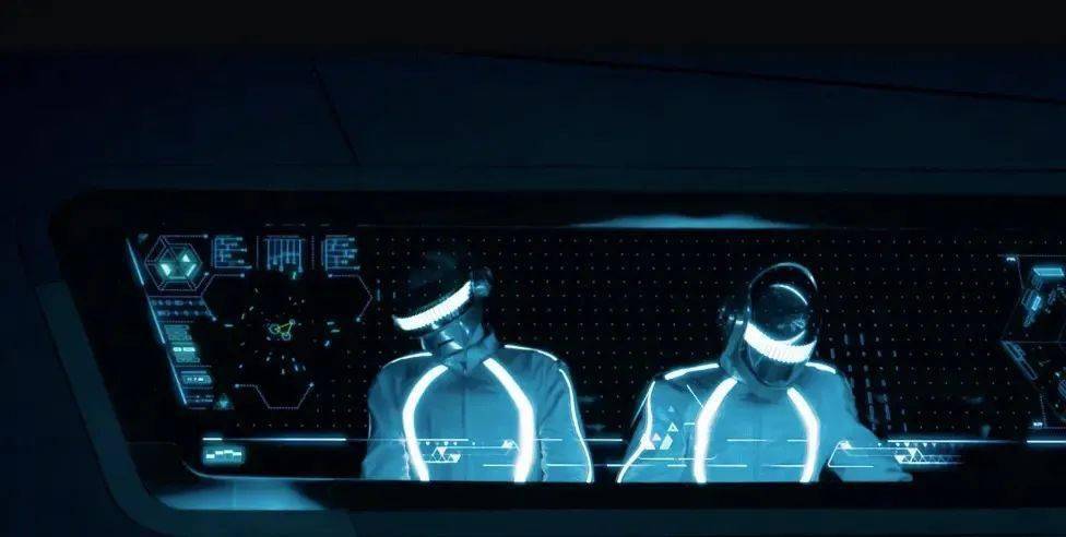 以及著名电子乐队蠢朋克(daft punk)创作的音乐,将这部作品变成了小众