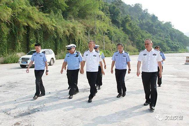 文山交警教育整顿治庸铁军王方荣总队长到文山督导检查交通事故预防