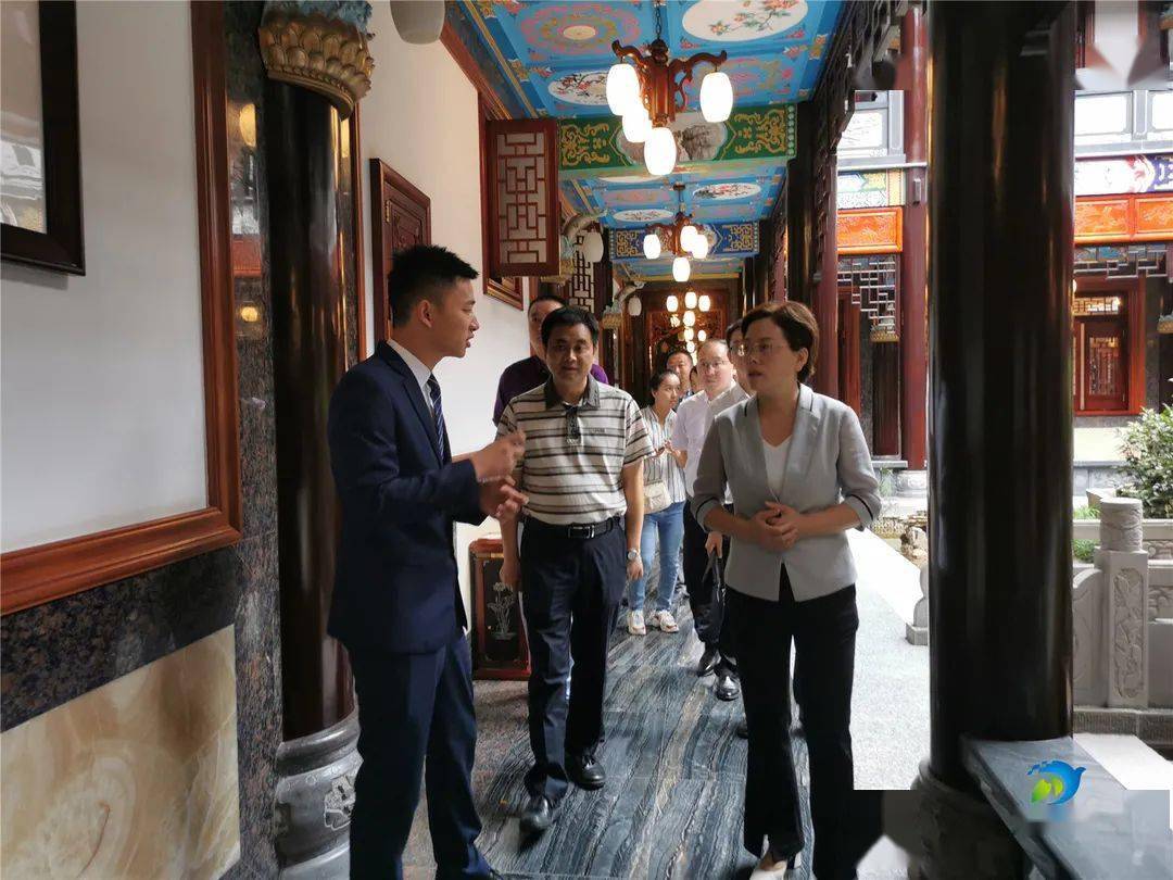 雅安市副市长朱莉来荥调研"雅安味道"特色餐饮品牌时强调:打响以"荥经