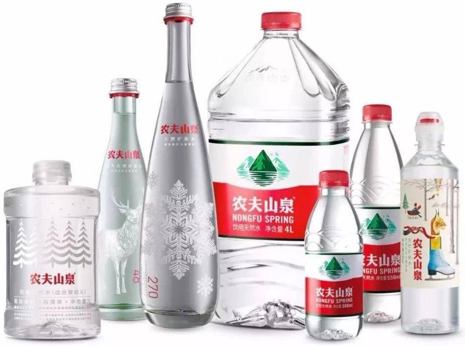与其他品牌一个单品打天下的模式不同,农夫山泉单是包装水一个品类便