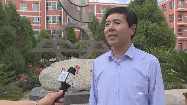 景泰三中校长 韩文喜:近年来,景泰三中积极推行内容精细化,衔接扁平化