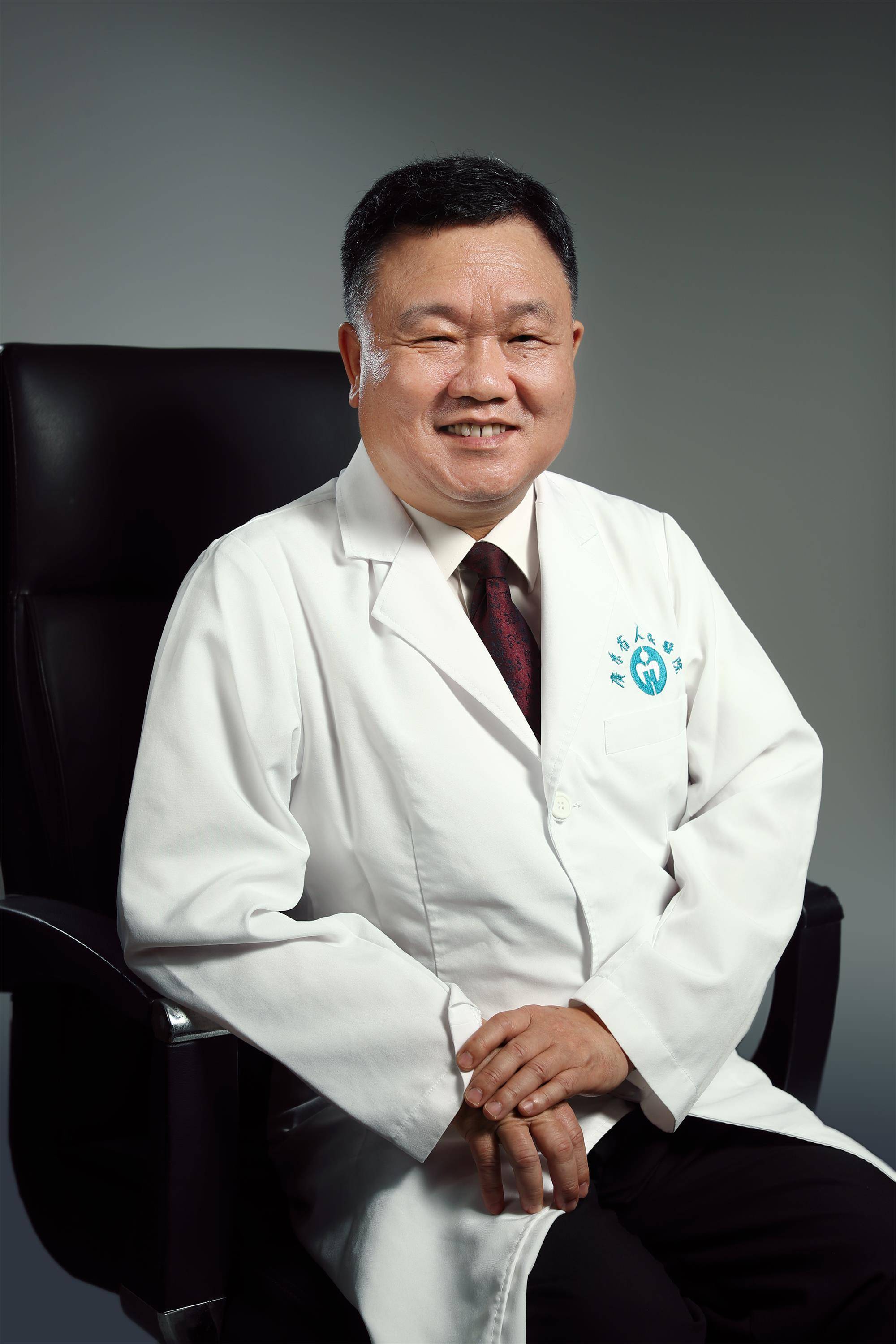 抗疫先进人物覃铁和坚守战疫最后防线