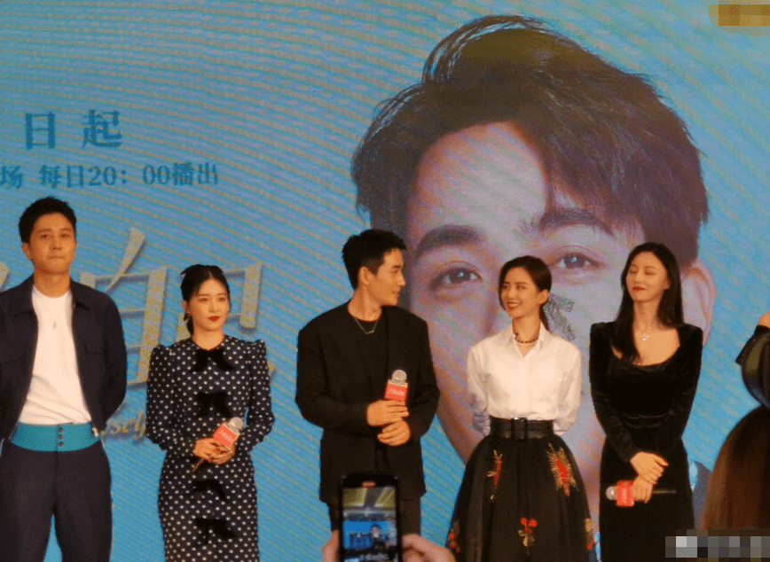 刘诗诗比阚清子大1岁,二人合体出席活动,确定诗诗是"姐姐"?