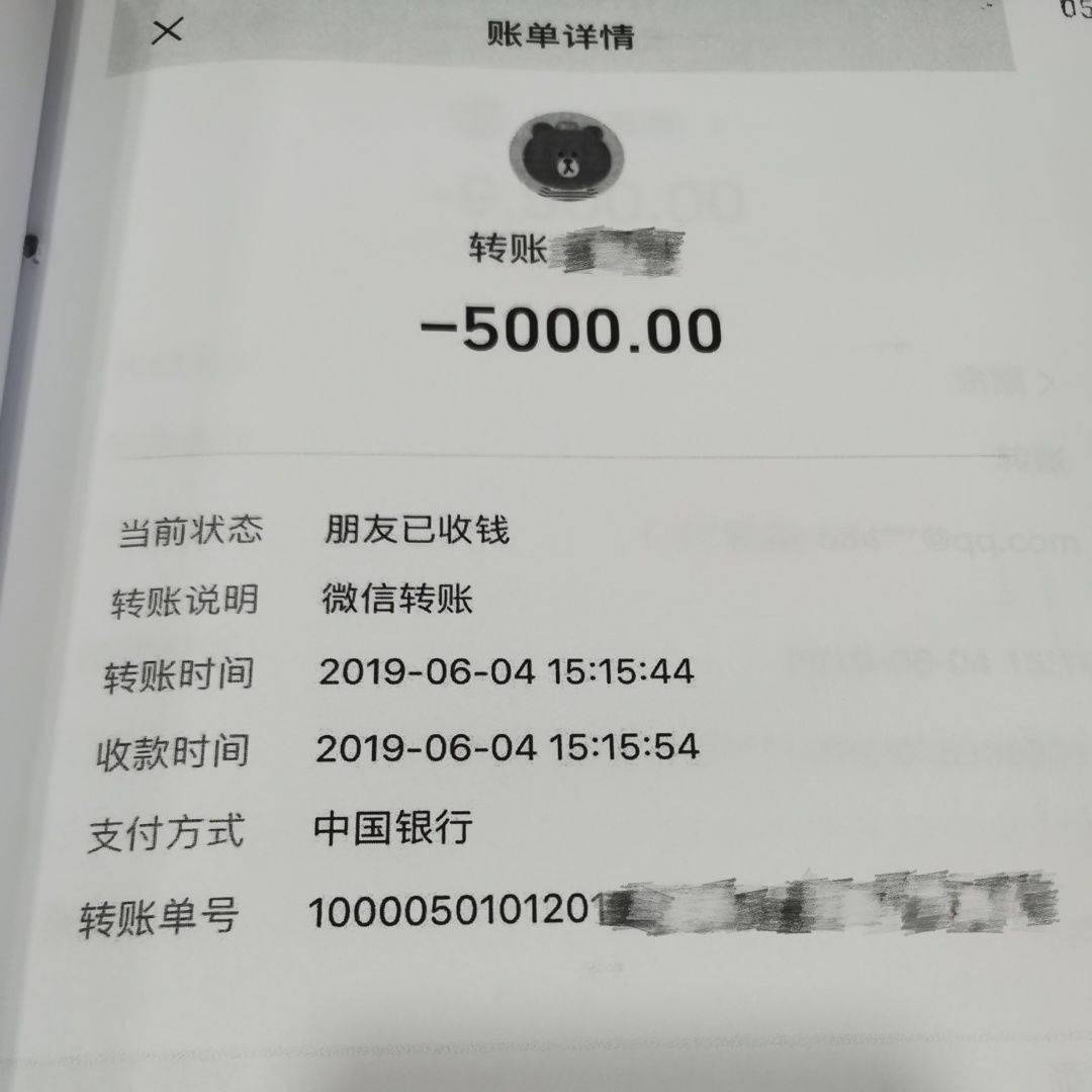 小江秀过自己的账户余额截图,显示存款有一百多万,他还开着保时捷