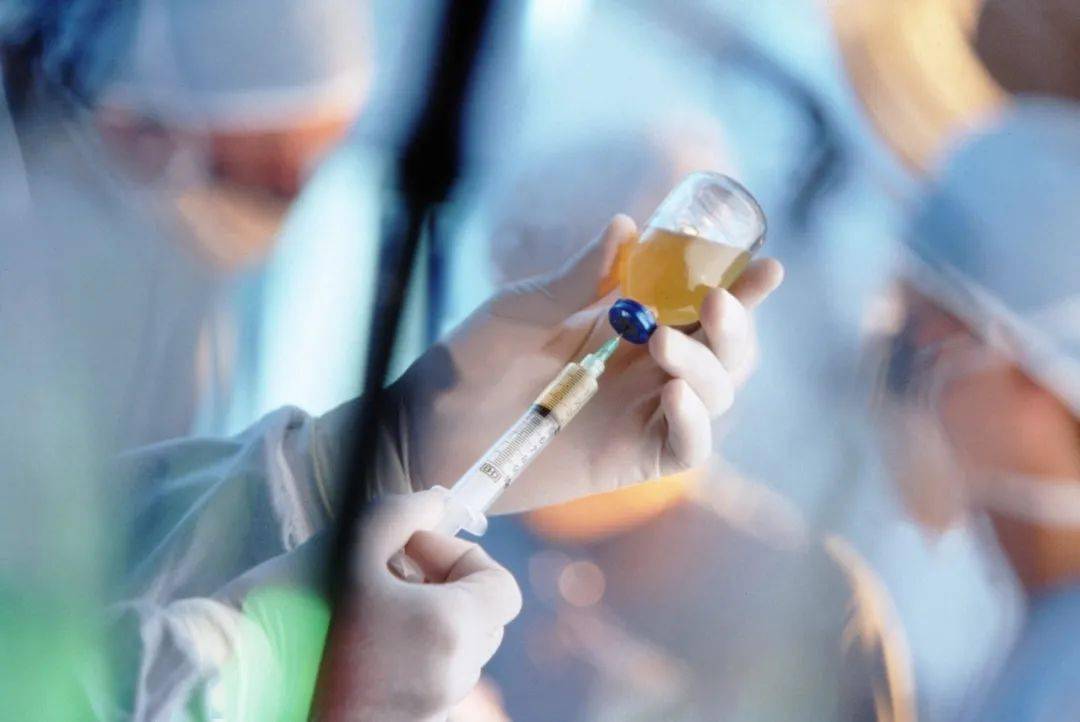 三期临床出现严重不良反应阿斯利康全面叫停新冠疫苗试验