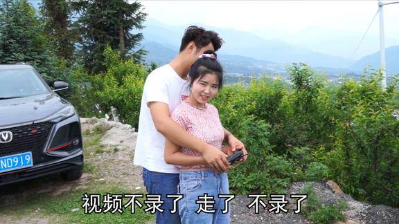 三石小八参加比赛弟弟帮忙拍摄视频却被喂狗粮气得直说不录了