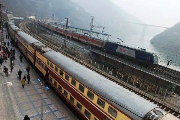 难忘的紫阳火车站