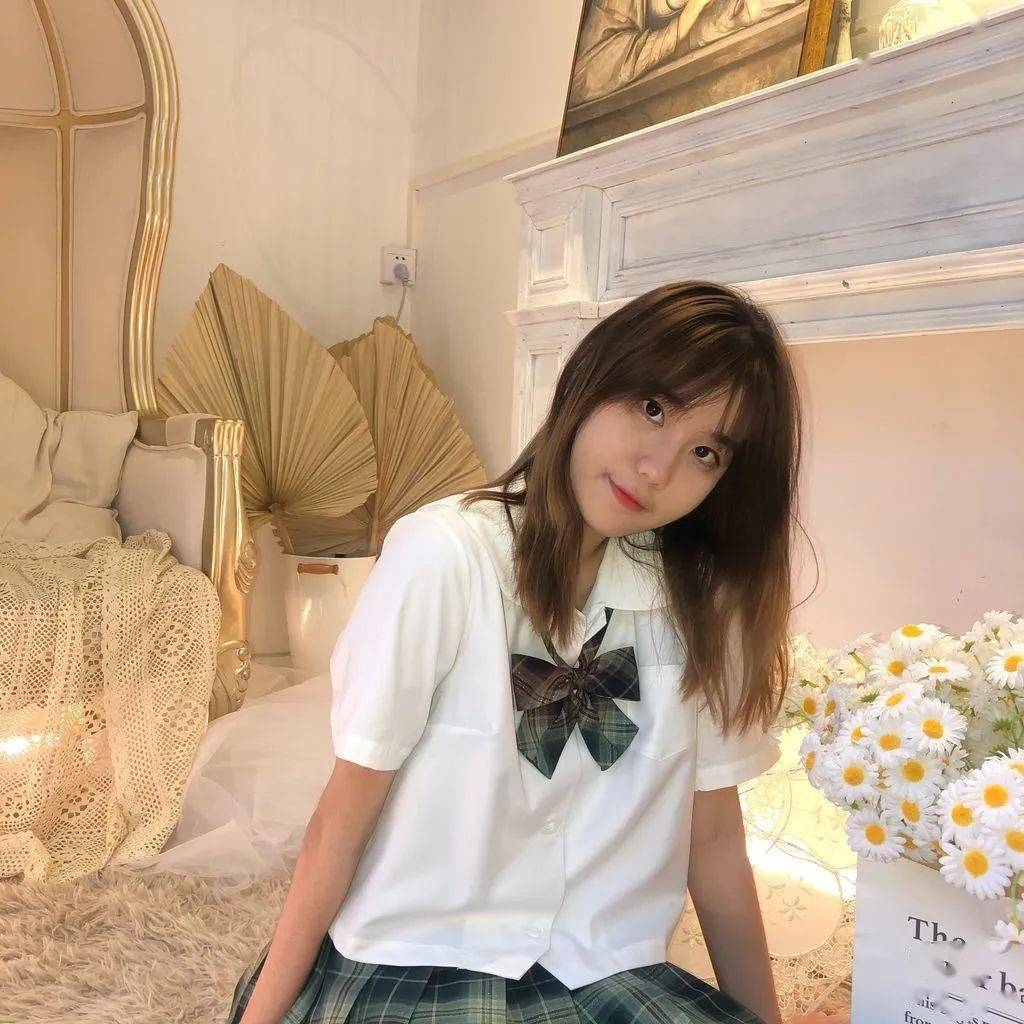 12#08名字:郑安彤年级-专业:20-美术学籍贯:海南 海口自我介绍:喜欢