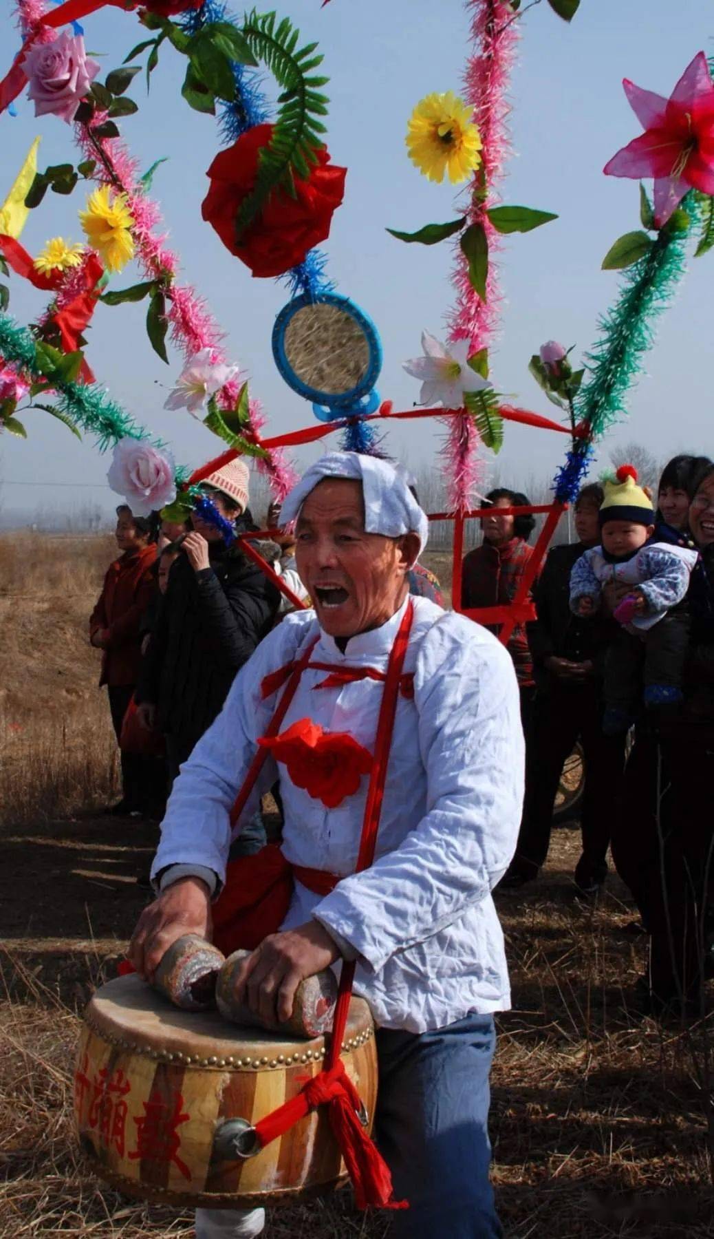 华州背花鼓--击大鼓开场华州背花鼓--夜场演出华州背花鼓--蹦跳击鼓