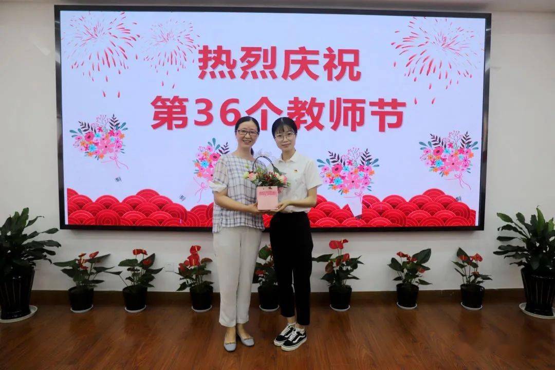 【快乐节日】桃李芬芳 不负韶华-东风幼儿园庆祝第