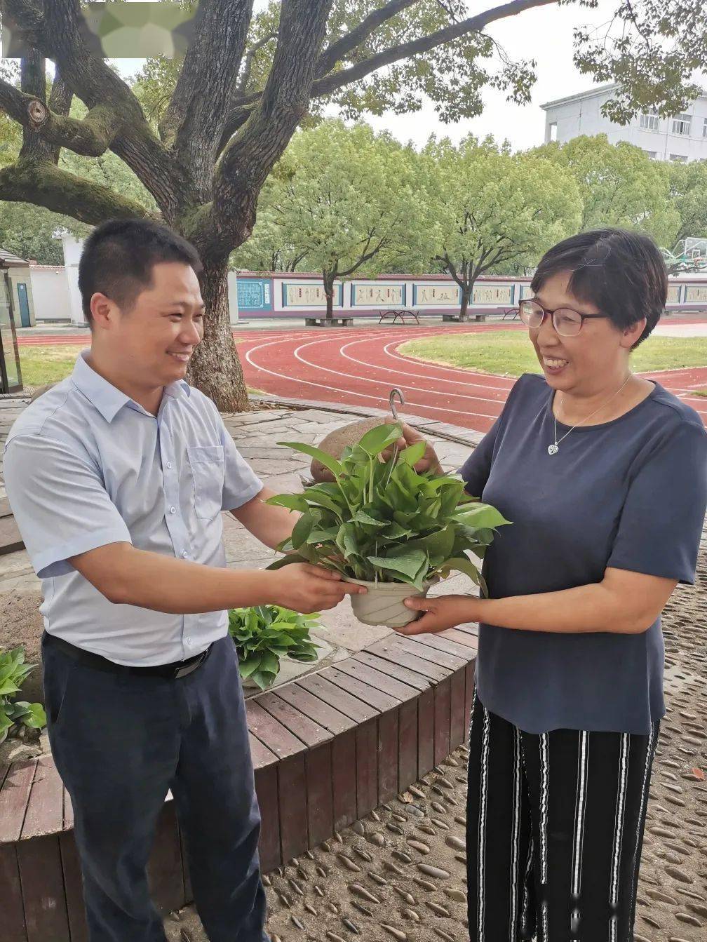 石梁小学:一言一行皆有意  一举一动总关情