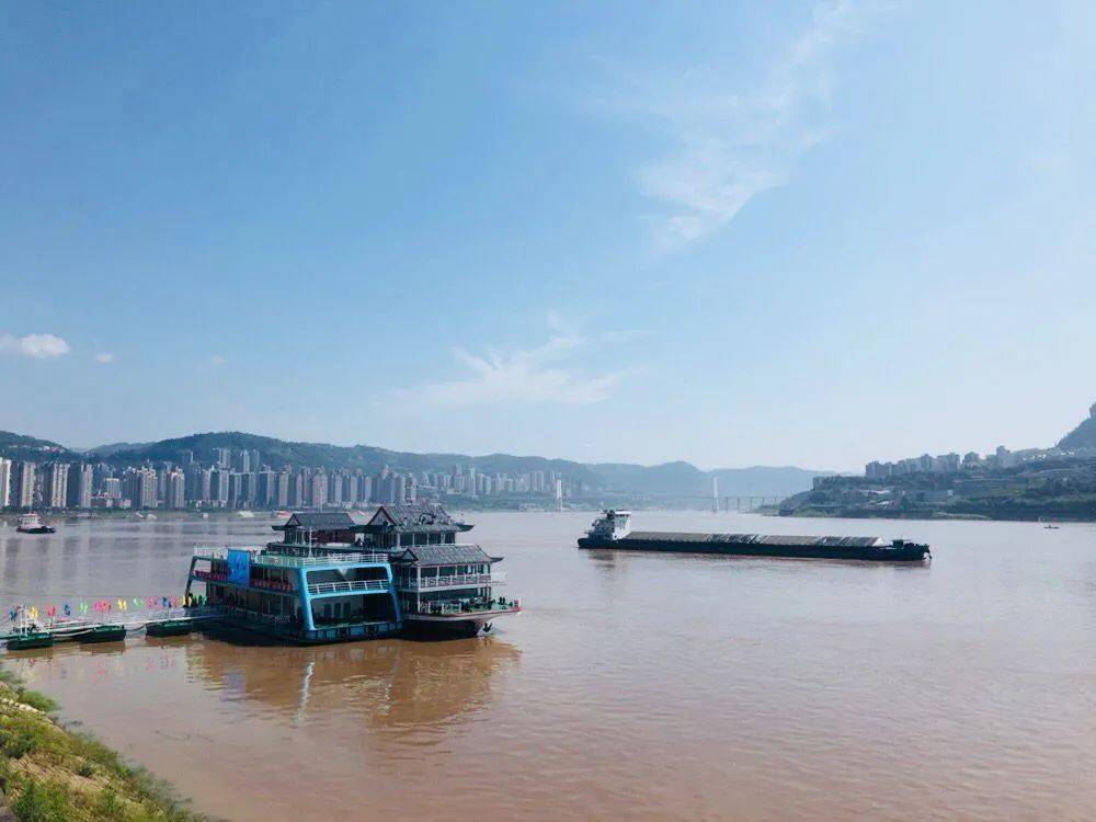 水上巴士为平湖观光游增添了活力,丰富了万州水上旅游产品