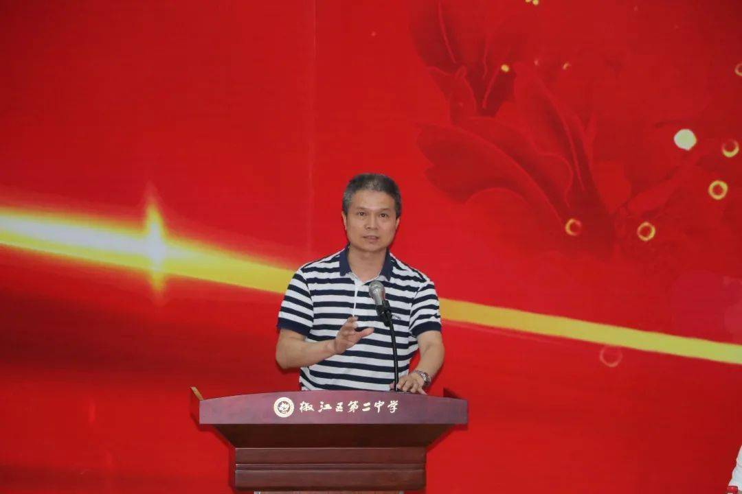 许小华:更完善的设施,更优美的环境带来更大的压力和挑战,二中人要不