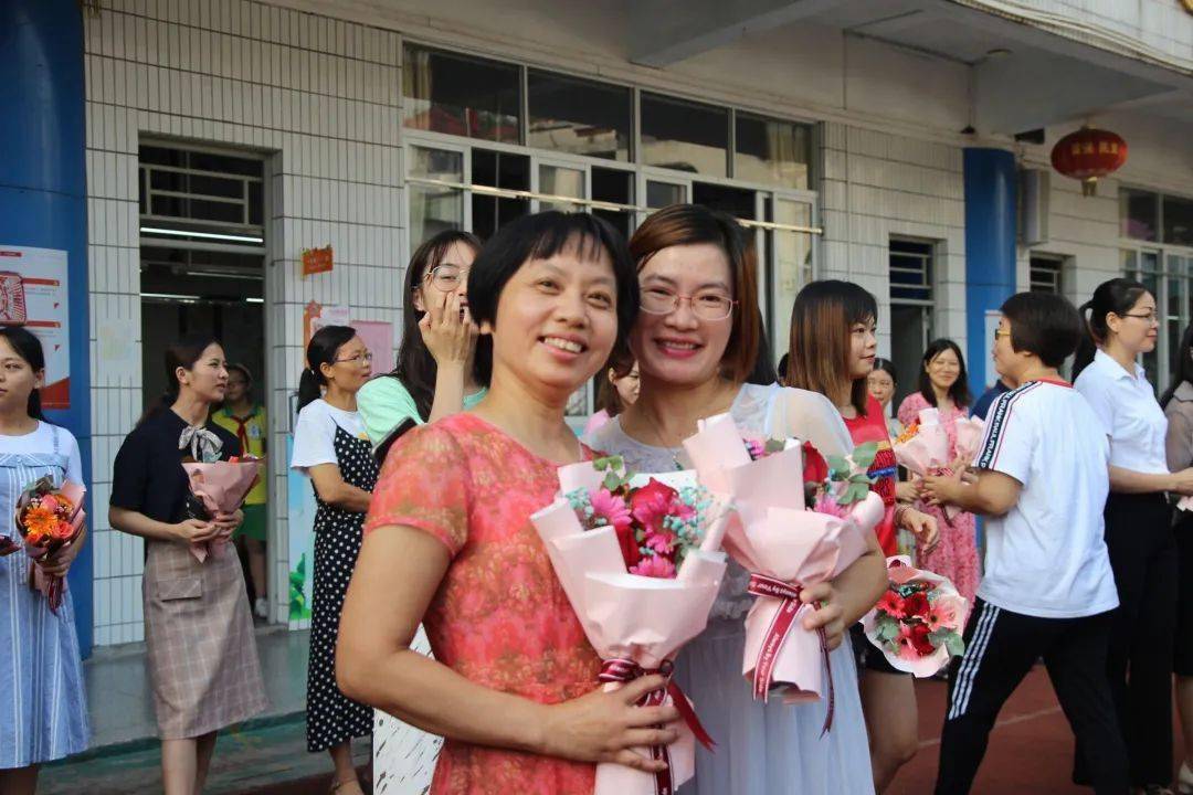 致真教育浓浓师生情满满都是爱平洲中心小学庆祝教师节系列活动